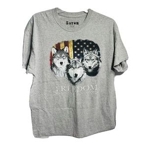 FREEDOM American Way Gray Wolf Flag Background 5 Star T-Shirt Large 20.5”